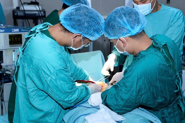 KÍCH HOẠT “BÁO ĐỘNG ĐỎ” CỨU SỐNG DU KHÁCH NƯỚC NGOÀI BỊ ĐA CHẤN THƯƠNG NGUY KỊCH SAU TAI NẠN GIAO THÔNG.