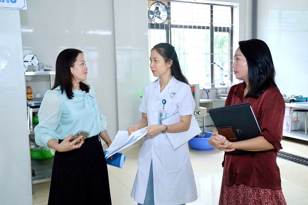 BỆNH VIỆN ĐA KHOA TỈNH NINH BÌNH LÀM VIỆC VỚI ĐOÀN CÔNG TÁC BỘ Y TẾ VỀ HOẠT ĐỘNG DINH DƯỠNG LÂM SÀNG.