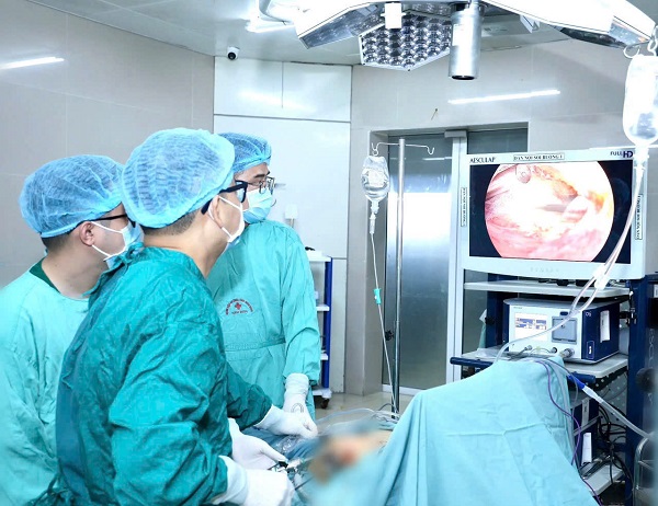 Phẫu thuật nội soi tuyến giáp qua đường nách - vú