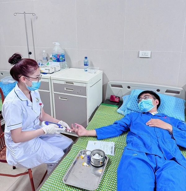 ĐIỀU DƯỠNG KHOA NỘI TIẾT - TẬN TÂM TRONG TỪNG CHĂM SÓC.