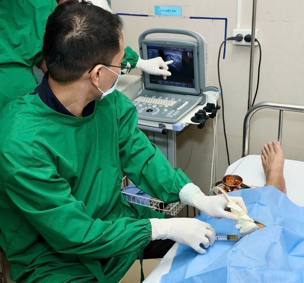CẬP NHẬT NHỮNG TIẾN BỘ TRONG ĐIỀU TRỊ CƠ XƯƠNG KHỚP: BỆNH VIỆN ĐA KHOA TỈNH NINH BÌNH TỔ CHỨC HỘI THẢO KHOA HỌC VỀ ỨNG DỤNG Y HỌC TÁI TẠO.