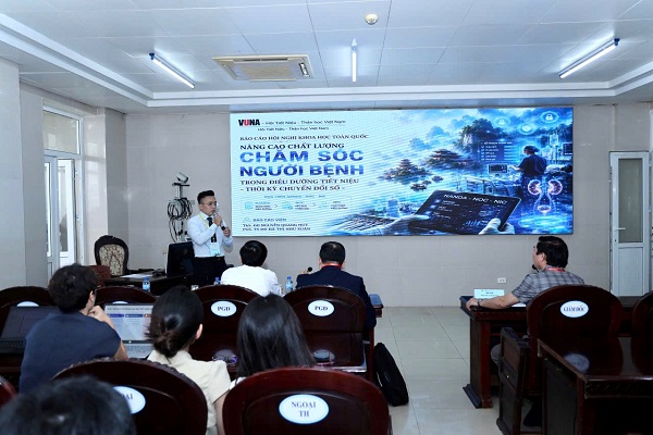 Lớp tập huấn Điều dưỡng với chủ đề “Nâng cao chất lượng chăm sóc người bệnh suy thận mạn, tiết niệu”.