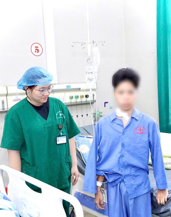 SOS BÁO ĐỘNG ĐỎ – CỨU SỐNG THIẾU NIÊN 15 TUỔI TRỤY MẠCH DO VỠ GAN ĐỘ V.