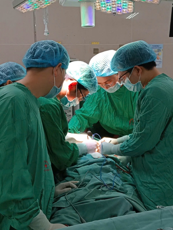Xử trí thành công ca mở khí quản khó cho bệnh nhân ung thư giai đoạn muộn.