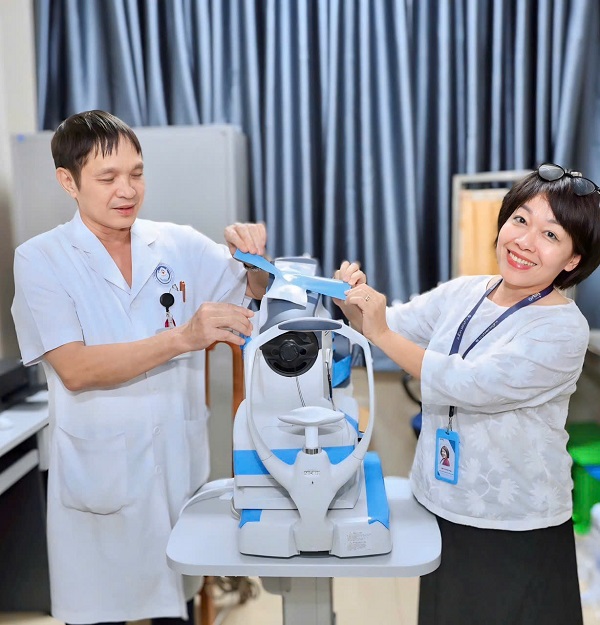 Tổ chức Orbis quốc tế tại Việt Nam trao tặng máy chụp ảnh màu đáy mắt, đồng hành nâng cao năng lực chăm sóc mắt tại Bệnh viện Đa khoa tỉnh Ninh Bình.