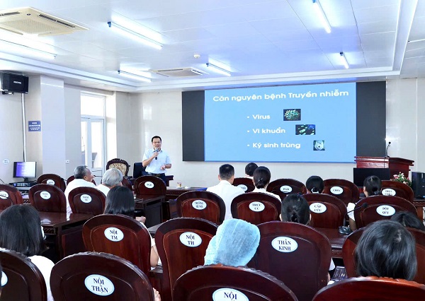 Tập huấn chuyên đề “Vai trò của xét nghiệm Vi sinh trong chẩn đoán và điều trị”.