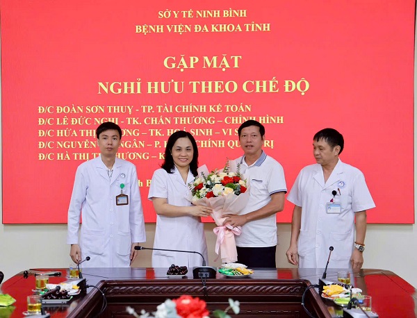 BỆNH VIỆN ĐA KHOA TỈNH NINH BÌNH TỔ CHỨC GẶP MẶT, TRI ÂN CÁN BỘ NGHỈ HƯU THÁNG 7 NĂM 2026.