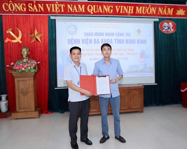 BVĐK TỈNH NINH BÌNH KHẢO SÁT THỰC TRẠNG, CHUYỂN GIAO KỸ THUẬT VÀ TẬP HUẤN CHUYÊN NGÀNH ĐỘT QUỴ - TIM MẠCH TẠI BVĐK GIAO THỦY.